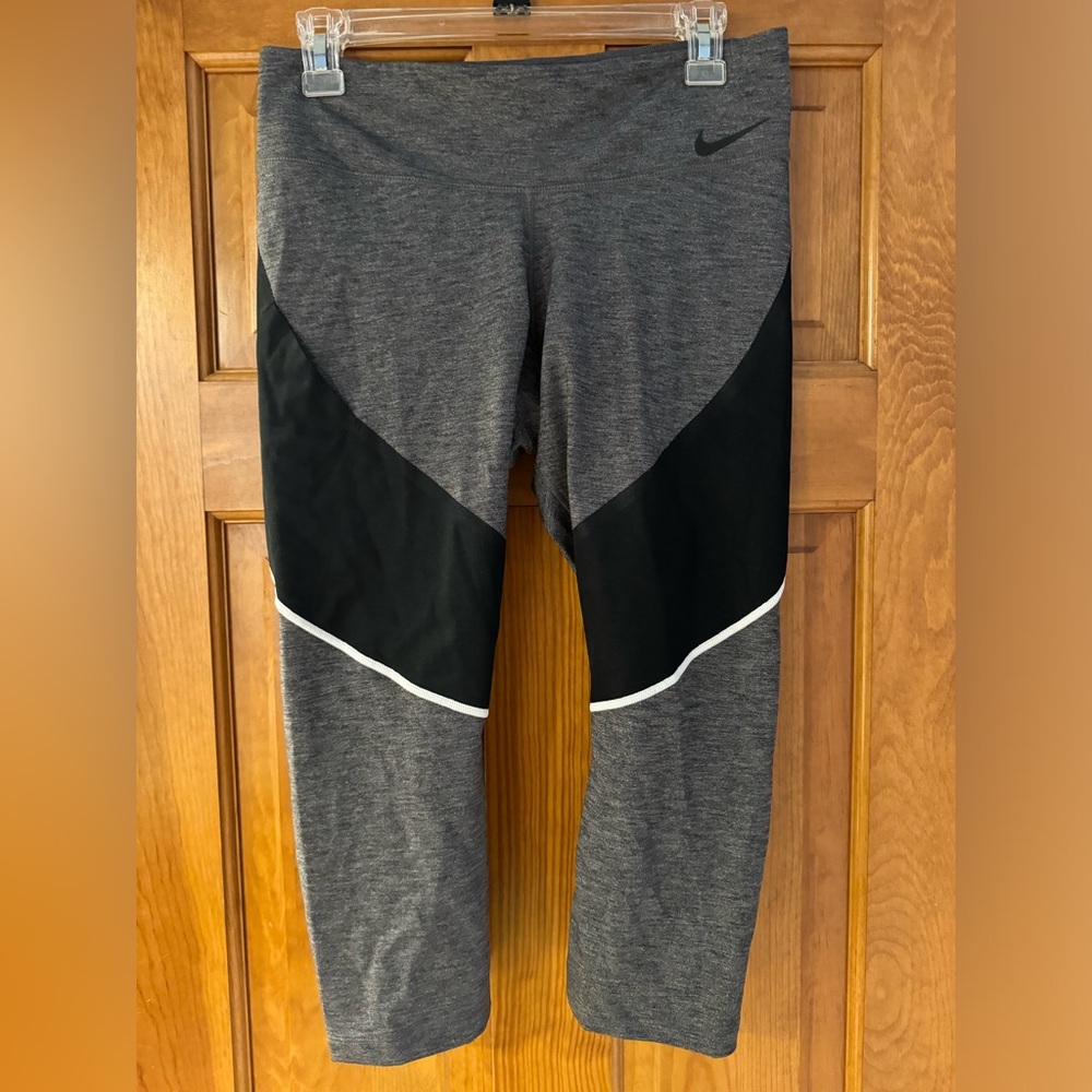 Grey / Black Nike High Wasted Capri Leggings